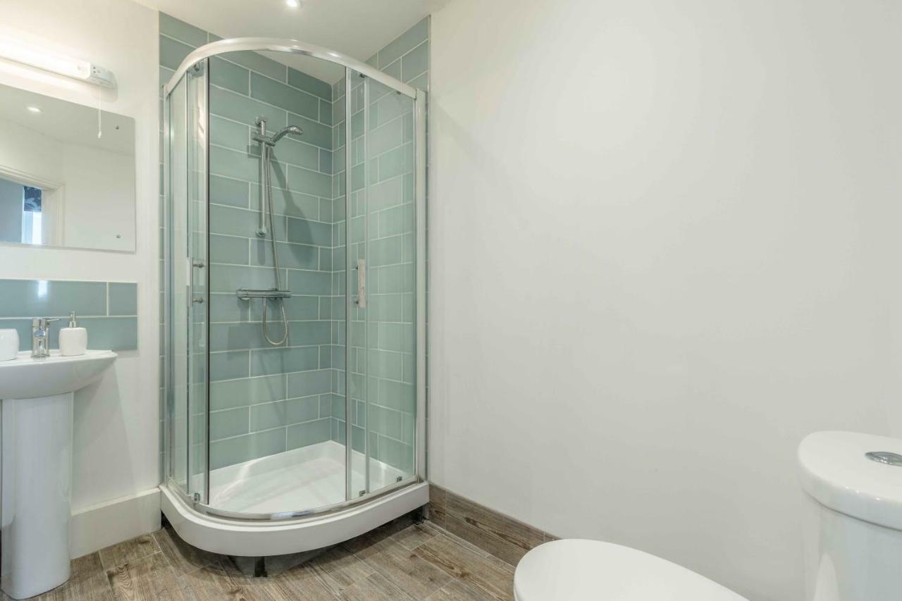 Modern Apartment Within Short Walk Of The Castle, High Street And Long Walk - Free Parking Windsor Exterior foto