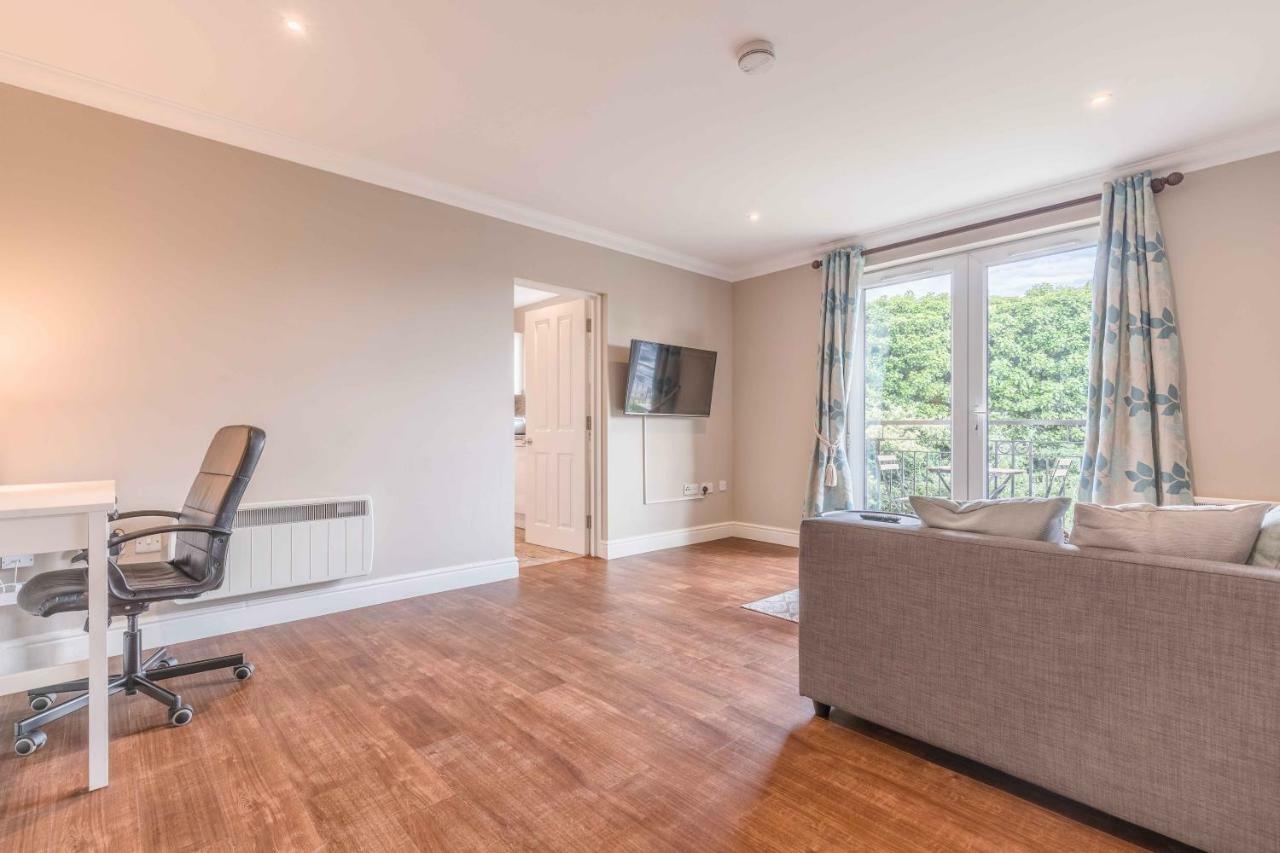 Modern Apartment Within Short Walk Of The Castle, High Street And Long Walk - Free Parking Windsor Exterior foto